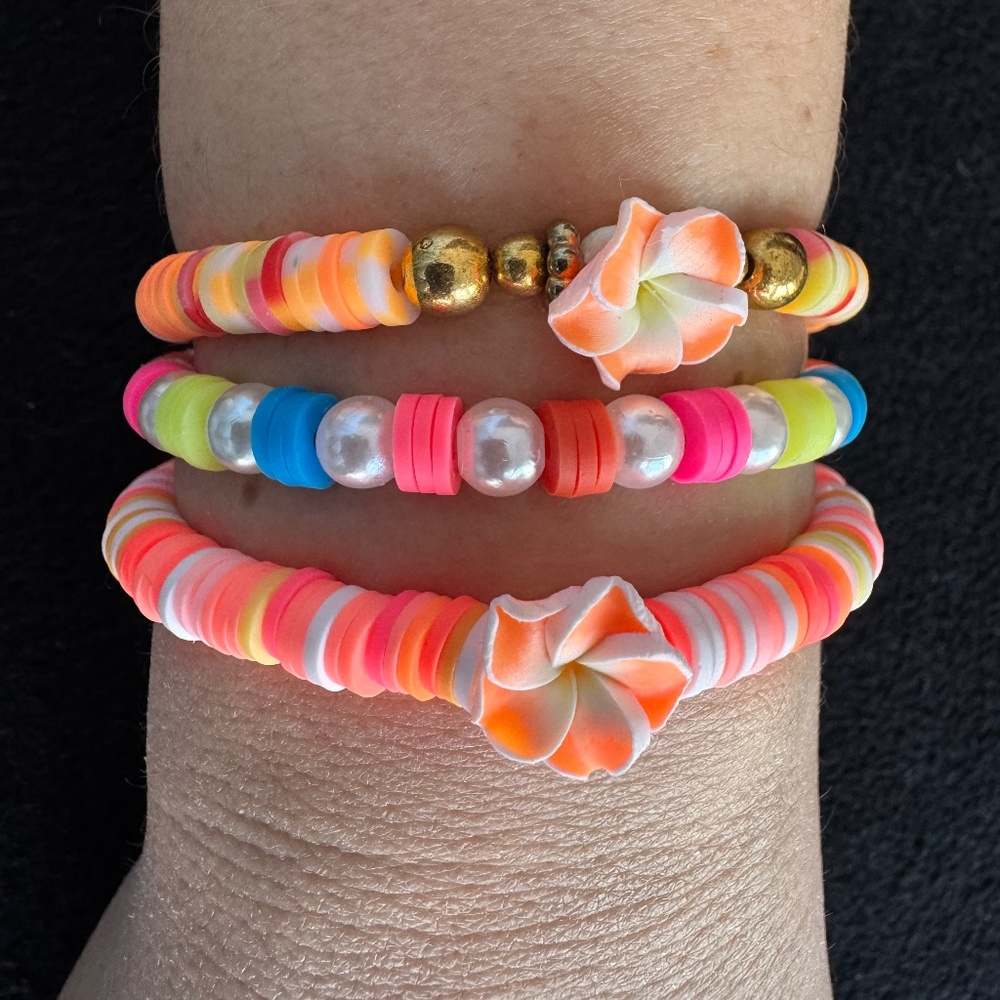 NEW Handmade Neon Orange Coral Blue Hibiscus Faux Pearl 3 Stretch Bracelet Set - Picture 5 of 6